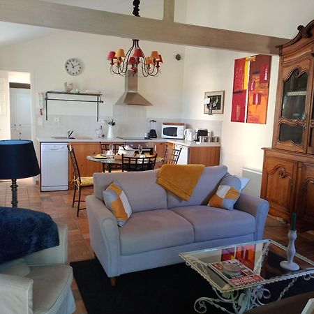 Le Paris Londres Bed and Breakfast Mesnieres-en-Bray Kamer foto