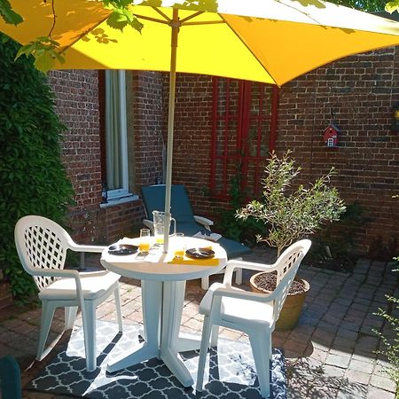 Le Paris Londres Bed and Breakfast Mesnieres-en-Bray Kamer foto
